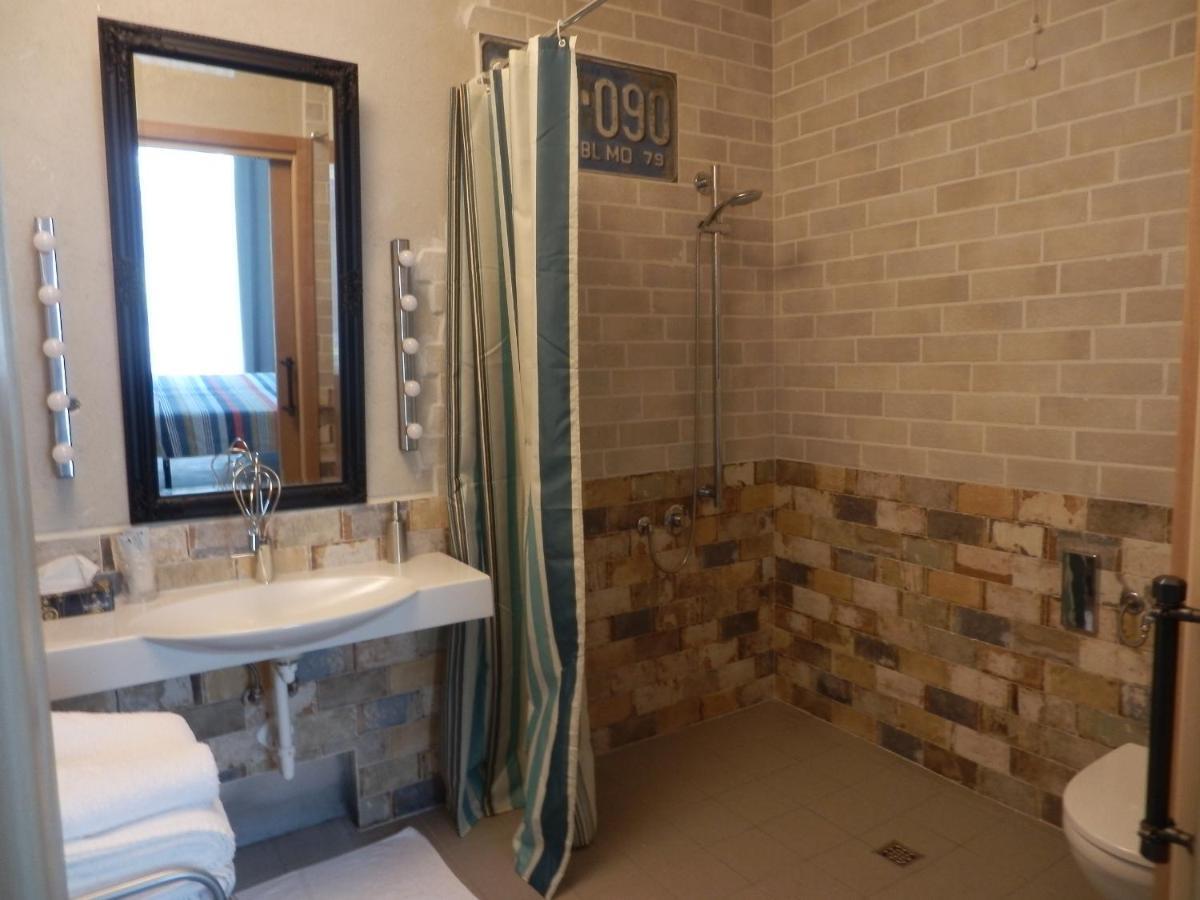 Bb Sharingloft Sirmione Bed & Breakfast Bagian luar foto