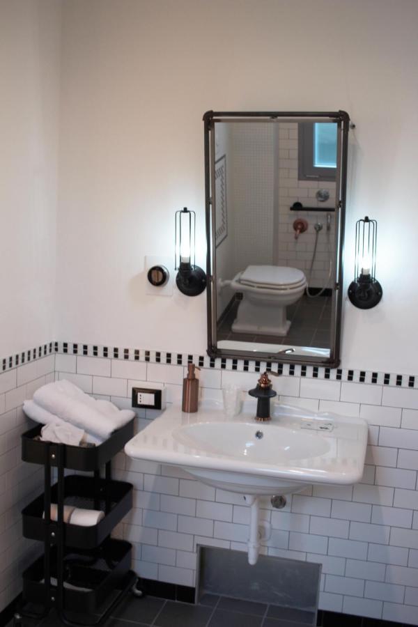 Bb Sharingloft Sirmione Bed & Breakfast Bagian luar foto